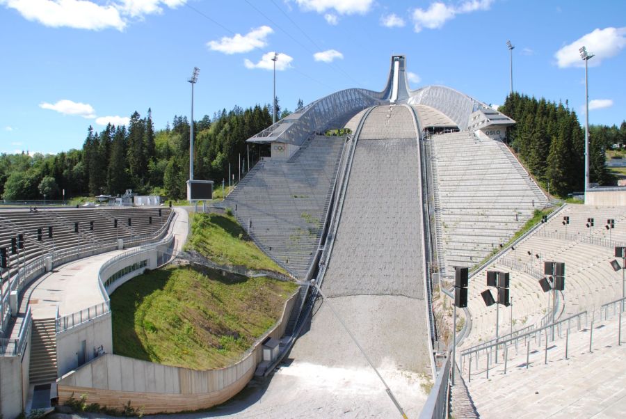 Der neue Stefan Kübler und die Skisprungschanze am Holmenkollen.