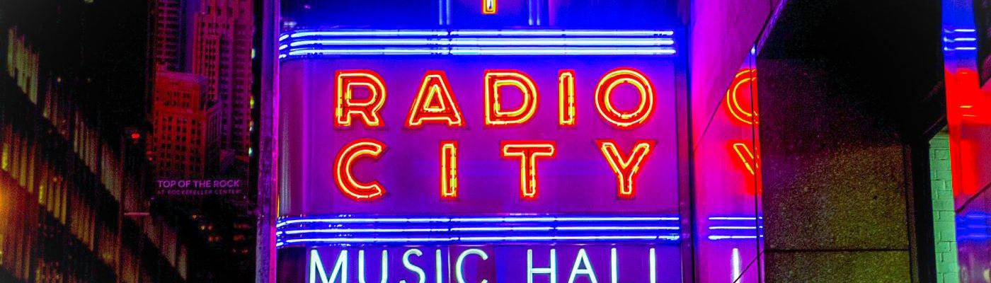 Schild der Radio City Music Hall in New York City