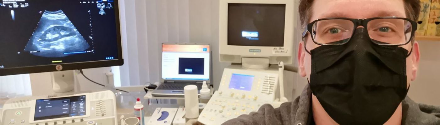 Der neue Stefan Kübler im Behandlungszimmer seines Urologen mit Ultraschallgerät.