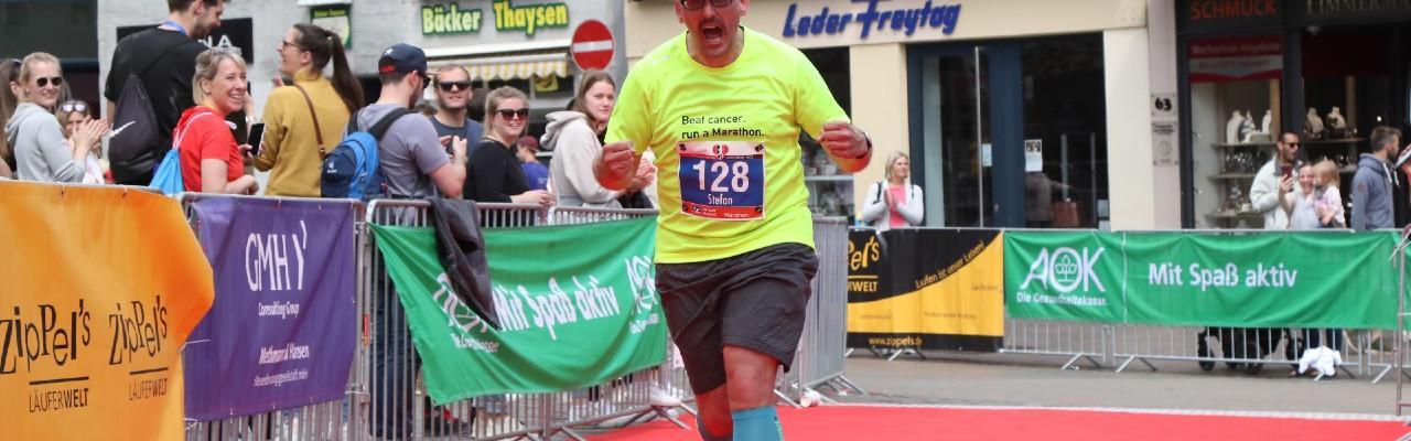 Stefan Kübler kurz vor dem Ziel beim Marathon in Flensburg 2022.