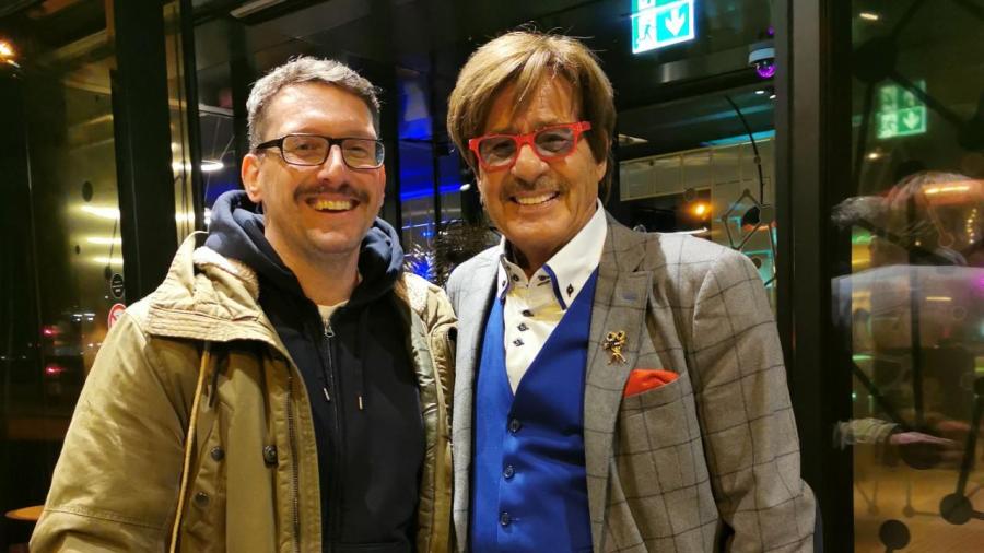 Stefan Kübler und TV-Legende Jörg Dräger in Düsseldorf bei der Verleihung der Goldenen Blogger 2023.