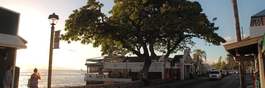 Die Front Street in Lahaina, Hawaii vor dem Brand 2023.